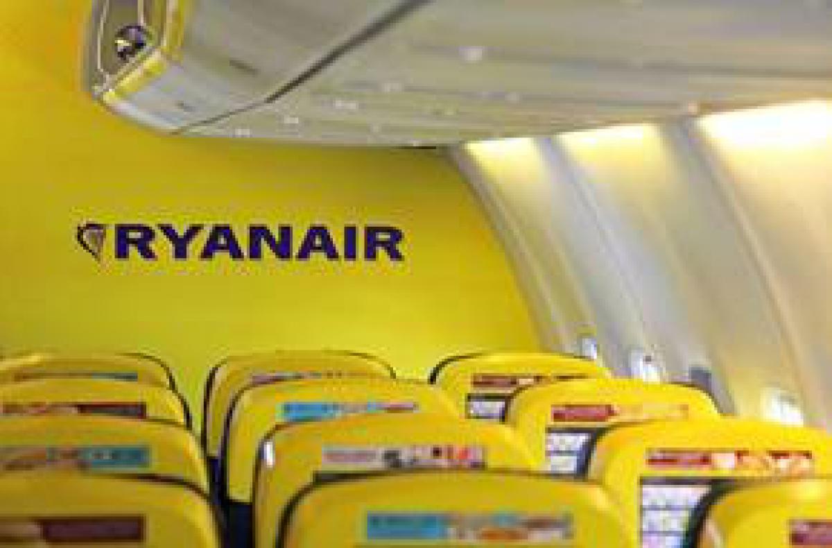 Interior de avión de Ryanair.