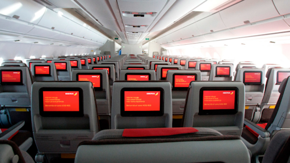 Interior de un avión de Iberia