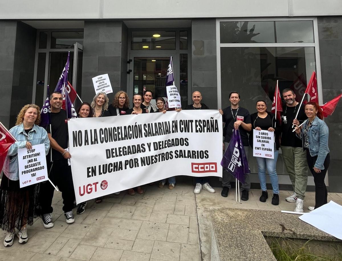 Concentracin de los compaeros y compaeras contra CWT en Sevilla